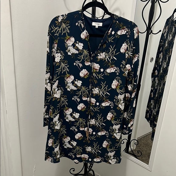 Fórmula Joven Floral Navy Dress - Picture 1 of 10